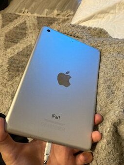 Tablet iPad mini 3 16gb Dobrý stav