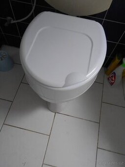 Prodám nástavec na WC s poklopem