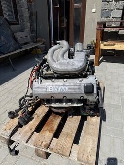 Motor bmw m43b16 74kw a převodovka 318i