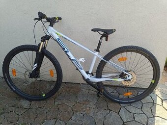 Juniorské kolo SUPERIOR RACER XC 27 DB – nájezd 250 km