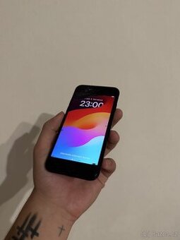 Apple iPhone SE 20 64GB černý - rozbitý displej