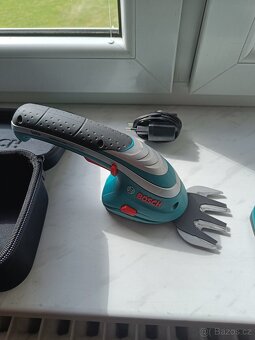 Aku nůžky na trávu Bosch Isio