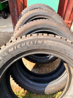 Zimní pneu s hroty Michelin X-Ice North