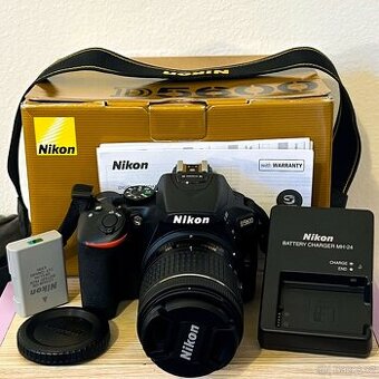 Nikon D5600 + příslušenství (zánovní, málo snímků)