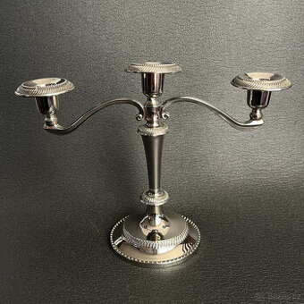 Kovový tříramenný stolní svícen 21.5 cm