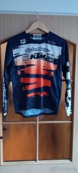 Dres a kalhoty na motorku