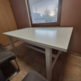 Prodám jídelní stůl