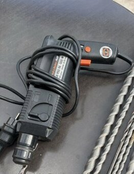 Black & Decker SR 950 RE SDS plus Vrtací kladivo 500W