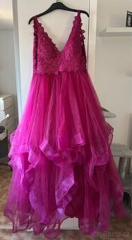 nové plesové šaty i s šátkem