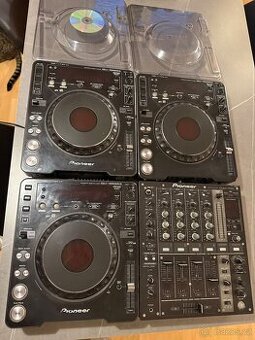 Pioneer mix DJ setup - 3x CDJ 1000 mk3 + DJM 700