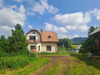 Usedlost s rozlehlými pozemky v obci Václaví