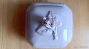 Dóza čtverhranná s víkem