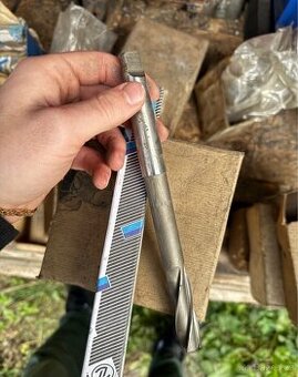 Výhrubník s kuželovou stopkou