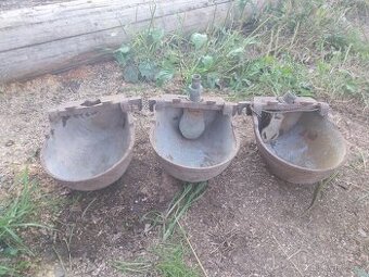 Litinová napáječka