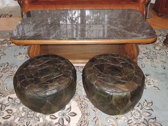 Konferenční stůl s mramorovou deskou a taburety