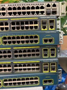 Konvolut Cisco switch a routeru + HP
