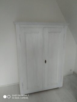 Stará skříň na chalupu , masív.