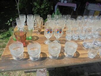 skleničky a hrnečky