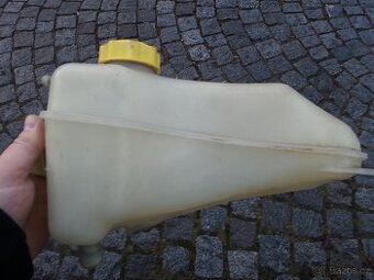 Originál nádobka a zadní světlo na Ford Scorpio