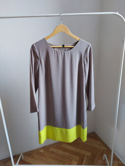 Šaty rovného střihu Benetton, S