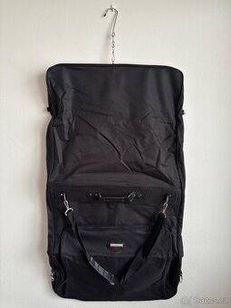 Cestovní obal na oděvy