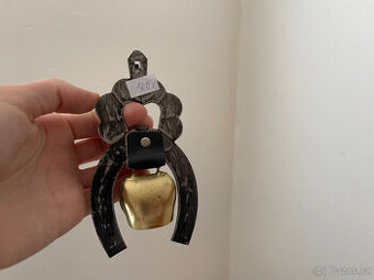 Dekorace, podkova, náhrdelníky, peněženky atd.