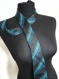 modro černá kravata