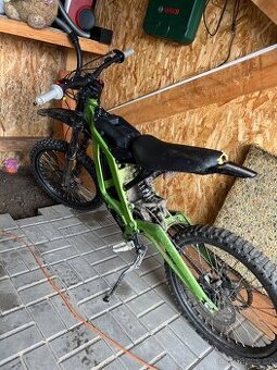 Elektro motorka surron