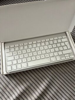 Apple Bezdrátová Klávesnice Bluetooth