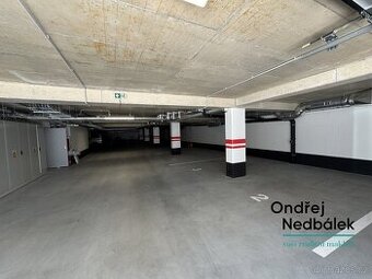 Pronájem garážové stání, 15 m2 - Zlín, ev.č. 22610