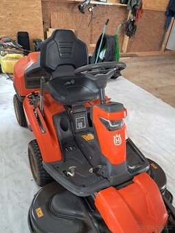 Husqvarna R 316TX AWD | sekací traktůrek