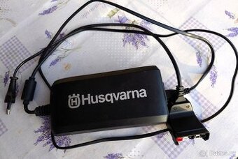 Nabíječka akumulátorů Husqvarna QC 80