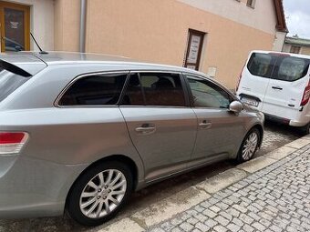 Prodám Toyota Avensis combi 2.0 TDI