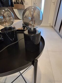 IKEA MARKFROST stolní lampa mramor černá