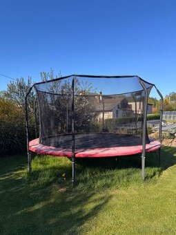 Trampolína