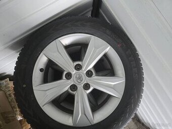 PRODAM CELOROČNÍ PNEU 215/60R17+ALU DISKY