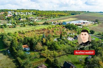 Prodej stavebního pozemku 858m² - 1