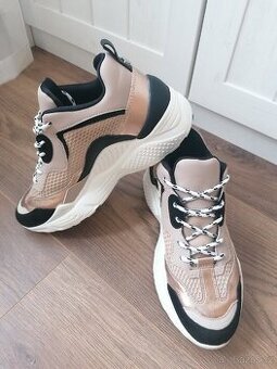 Nové dámské /dívčí boty Steve Madden