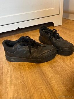 Tenisky adidas cerne vel 38