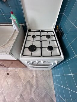 Sporák Zanusi plyn + el. trouba
