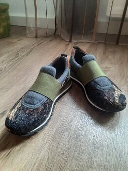 Prodám krásné italské sneakersy velikost 38,5