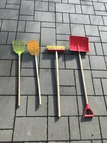 dětské zahradní nářadí