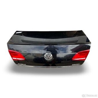 Páté dveře černá metalíza LC9X W Passat B7 Sedan r.v. 2015