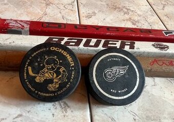 Retro brusle, Hokejky, Puky