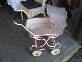starý kočárek