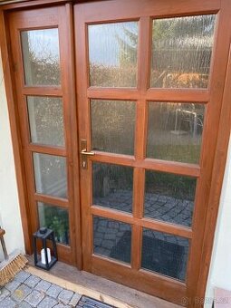 Prodám použité vstupní dveře dvoudílné.