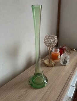 Váza z hutního foukaného skla