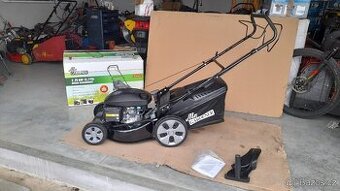 Nepoužitá benzínová sekačka s pojezdem Honda 46 cm