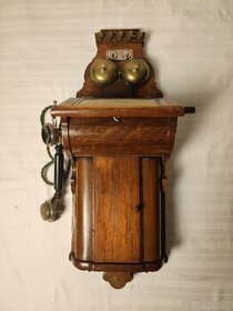 Starožitný nástěnný telefon