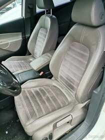 Prodám interiér VW Passat B6/B7 combi béžová kůže/alcantara - 1